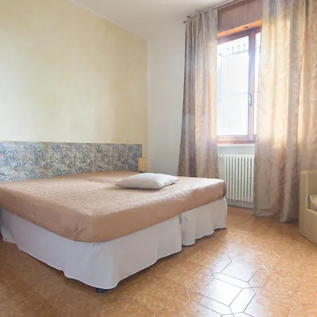 Brezza Marina & Garden Apartment *