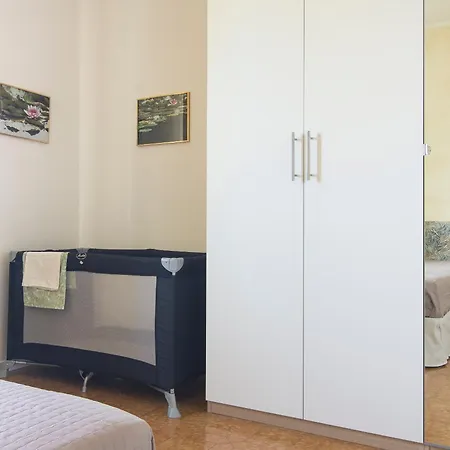 Brezza Marina & Garden Apartment